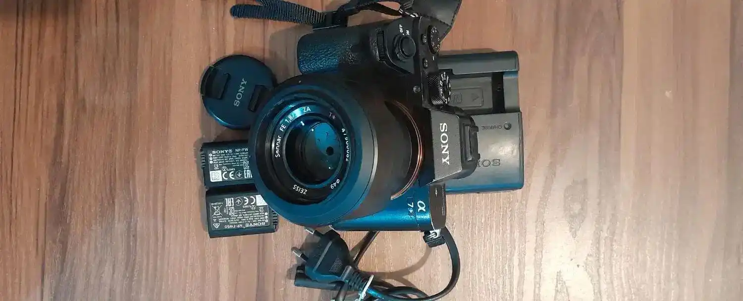 دوربین آلفا a7sii و لنز زایس ۵۵ f1.8 دست دو