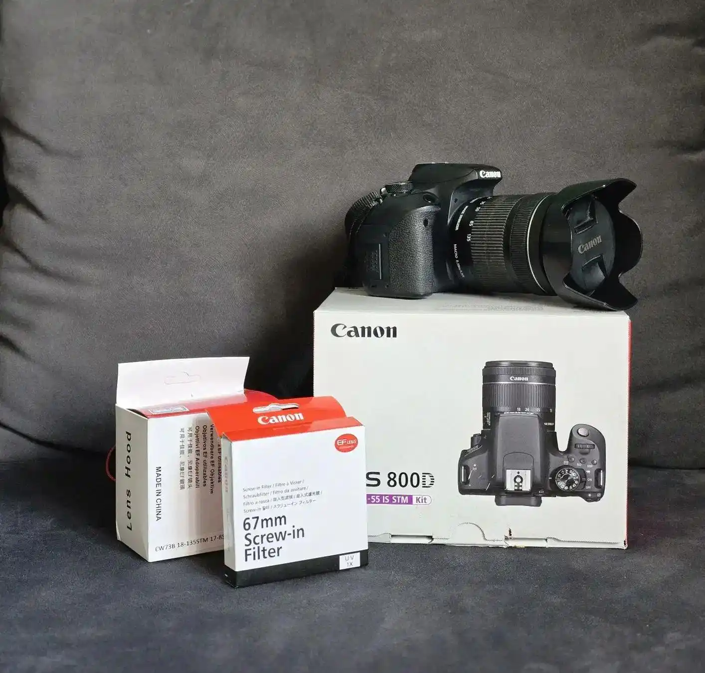 دوربین canon 800d لنز 18-135 همراه با لوازم دست دو