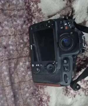 دوربین نیکون D810 با لنز 50 ۱.۸ دست دوم