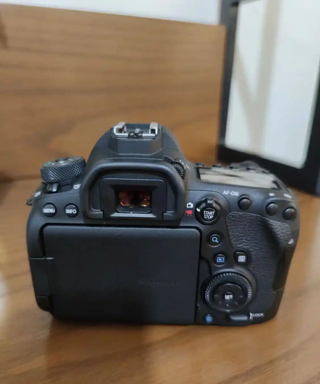 بادی 6d Mark 2 دست دو