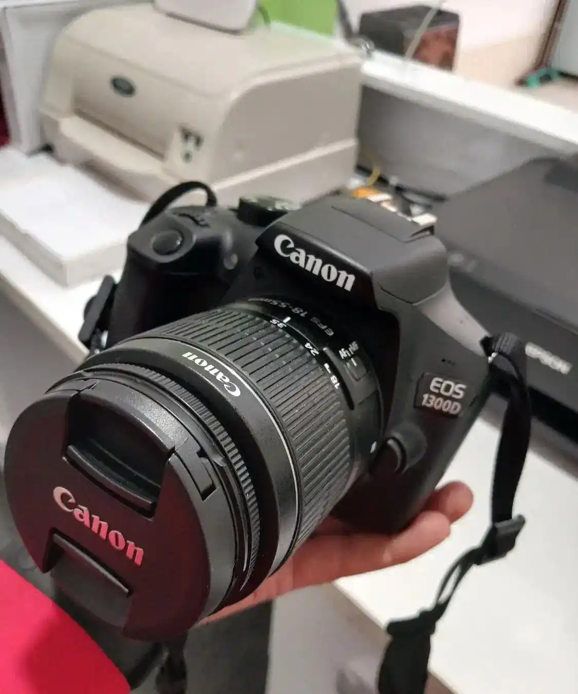 دوربین کانن 1300D درحد صفر دست دو