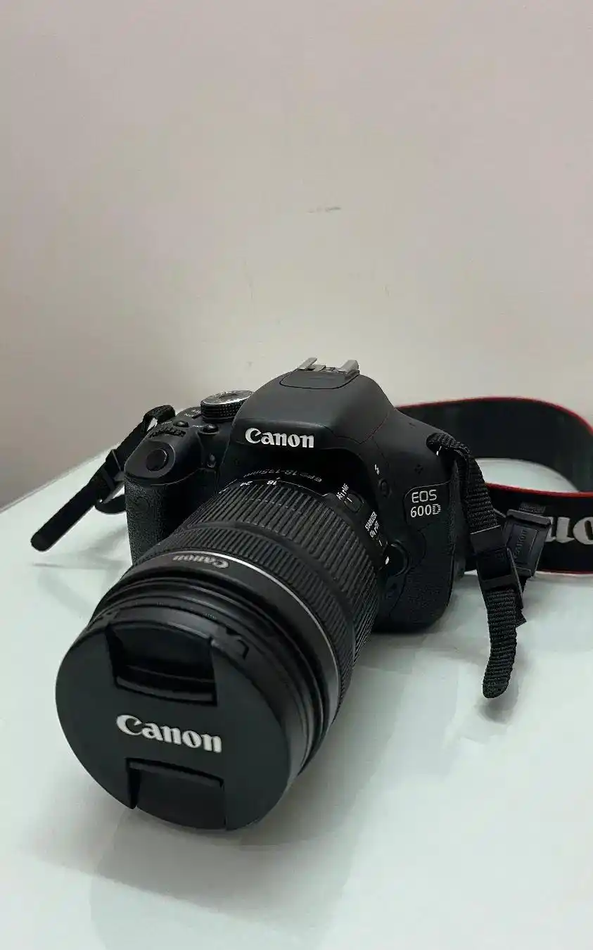 دوربین کانن600D دست دو