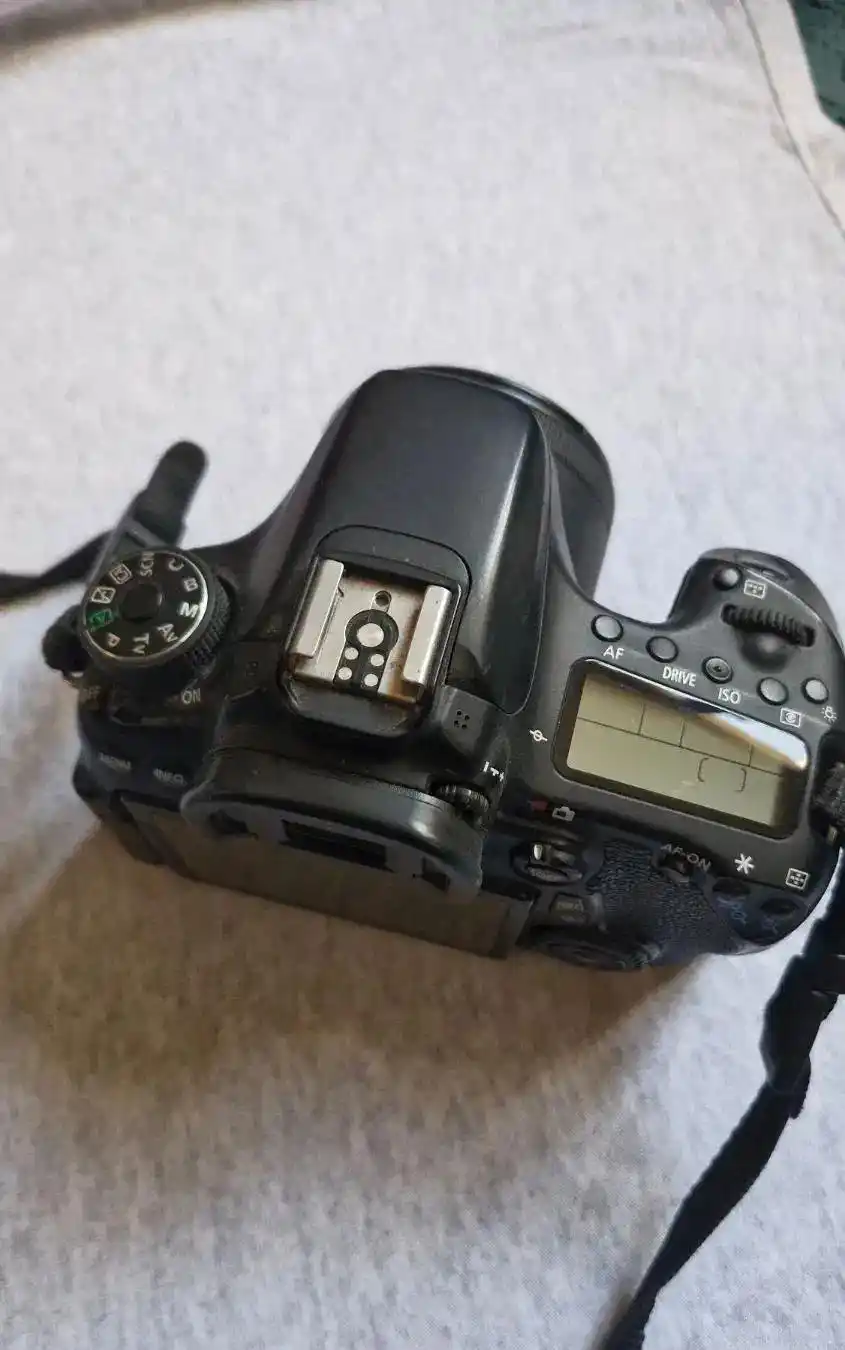 دوربین 70D کانن دست دو