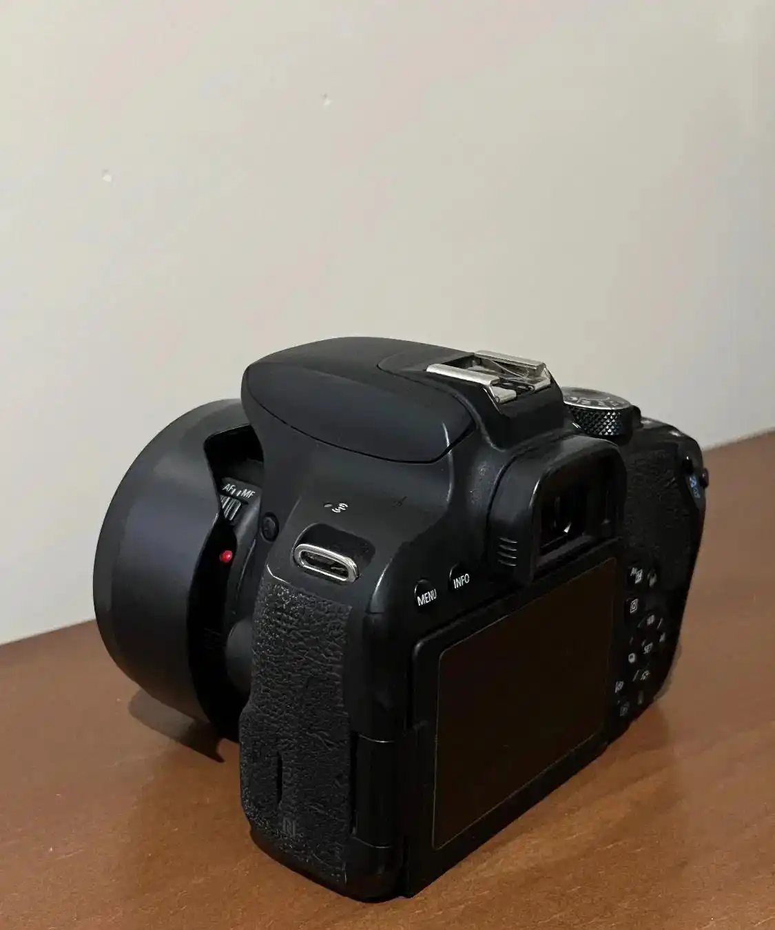 دوربین ۸۰۰D کنون به همراه لنز ۵۰ ۱/۸ دست دو