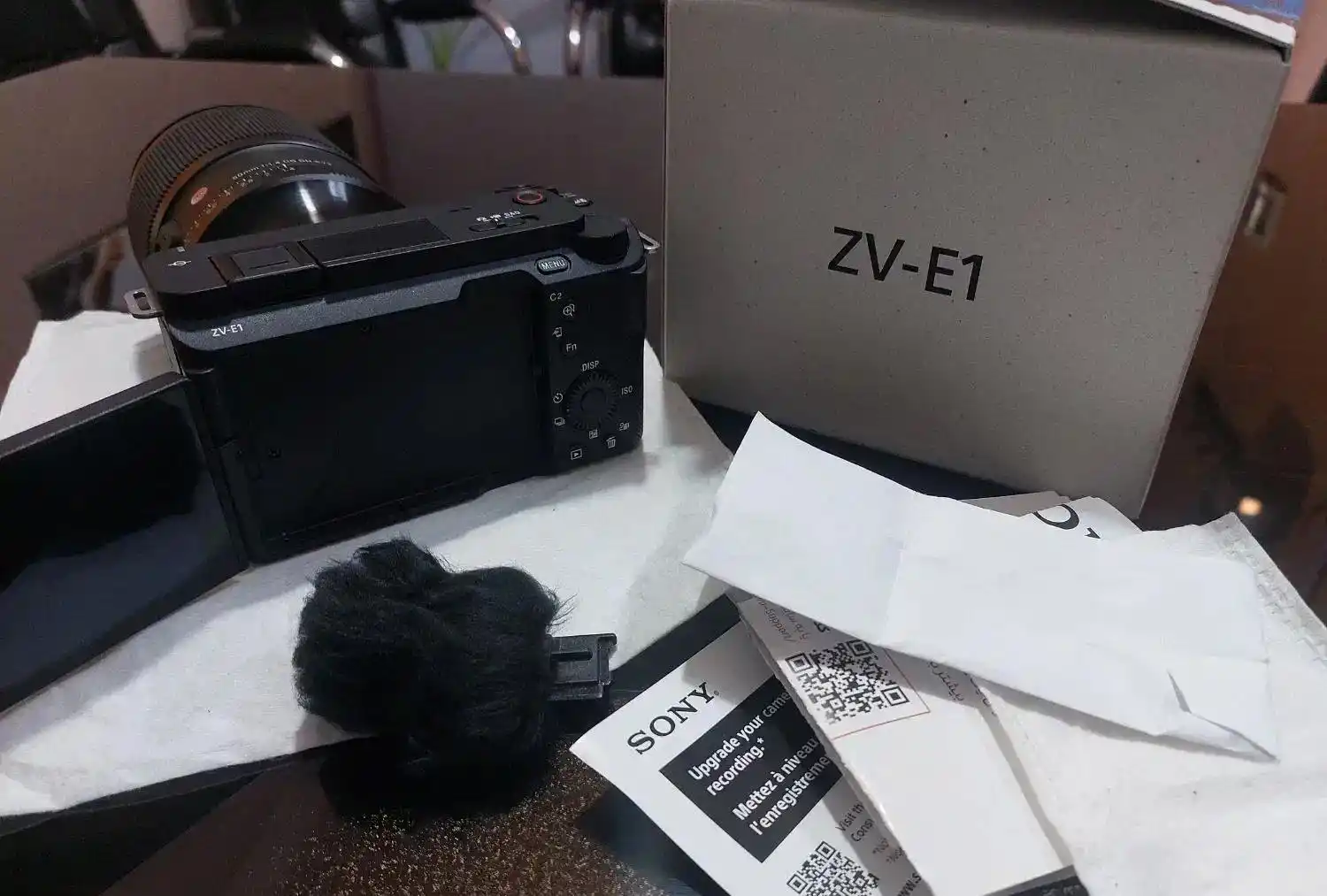 دوربین بدون آینه سونی مدل Sony ZV-E1 دست دو