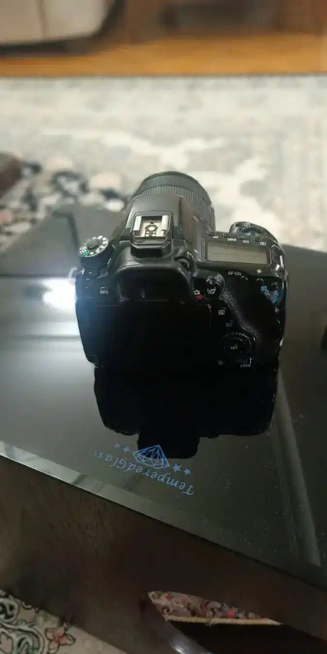 دوربین کنون 80دی دست دو