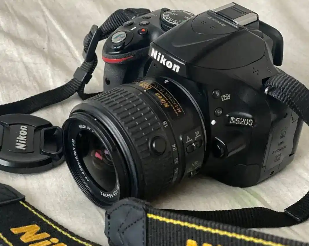 دوربین نیکن Nikon D5200 دست دو