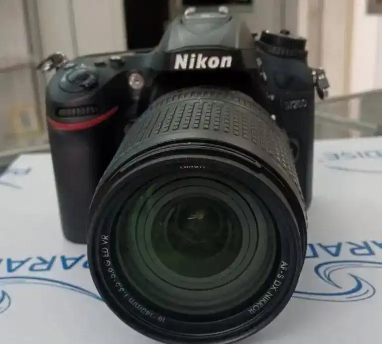 دوربین نیکون d7200 به همراه لنز 18-140 دست دو