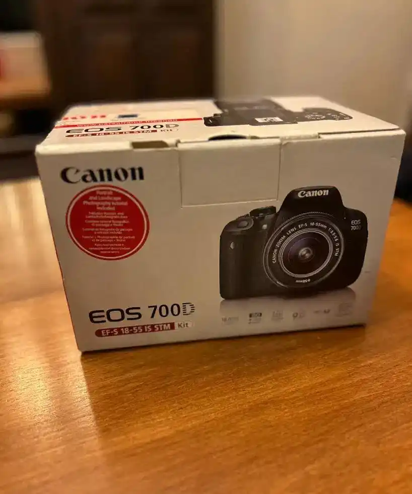 Canon 700D ef-s18-55mm + tele75-300mm دست دو