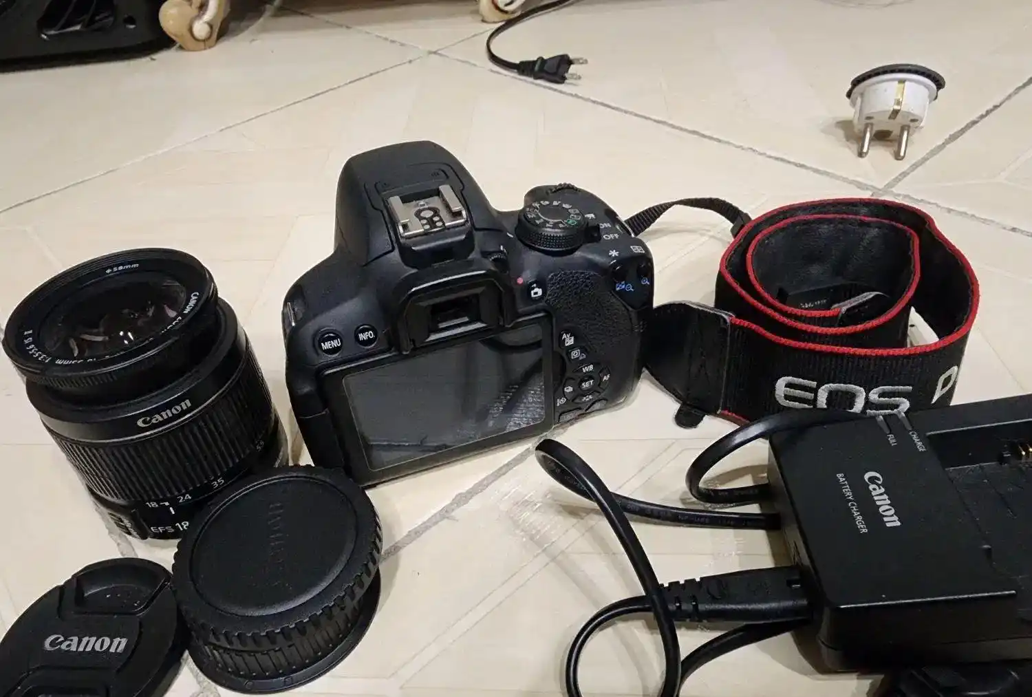 دوربین ۷۰۰d کنون دست دو