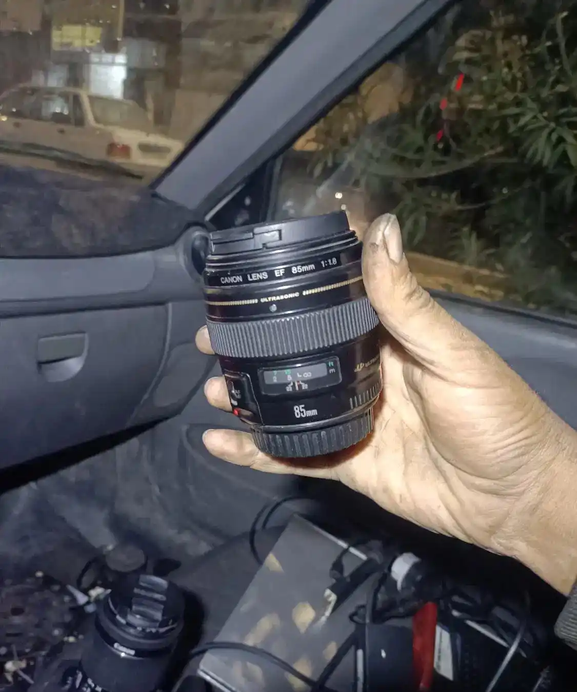 لنز کانن 85mm f1.8 دست دو