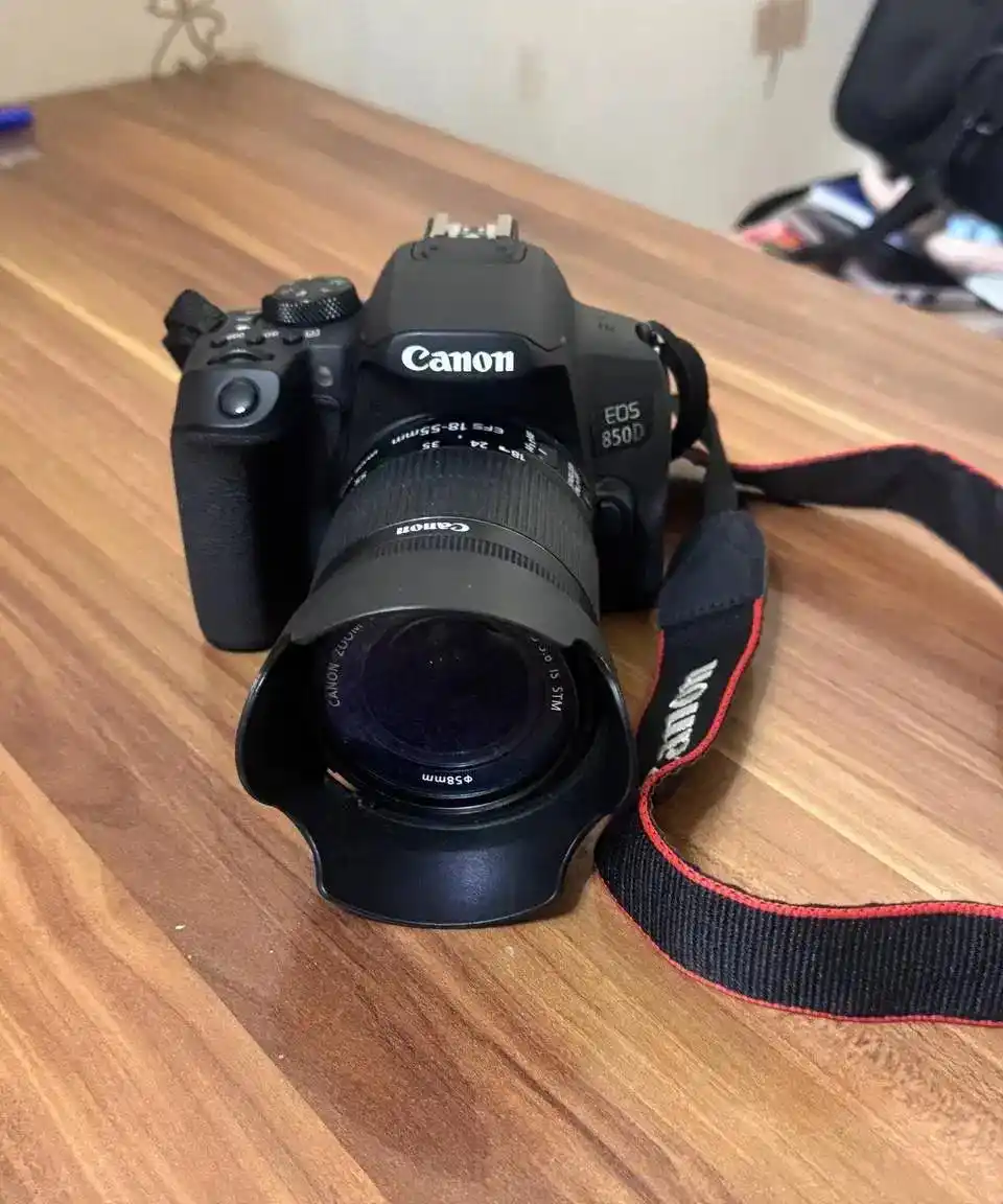 دوربین canon مدل  EOS 850D دست دو