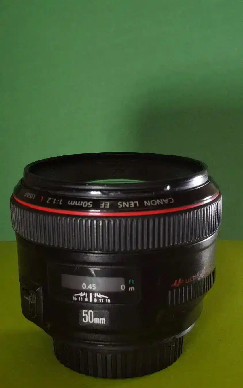 چهار عدد لنز ۲۴.۱۰۵ لنز ۵۰ لنز ۱۷.۴۰ و لنز ۲۴ دست دو