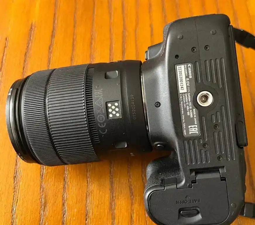 دوربین عکسی 90d کنون(۶ هزار شات) دست دو