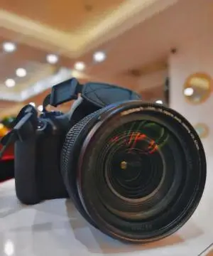 دوربین عکاسی کانن دست دوم Canon EOS 2000D kit EF-S 18-55mm f/3.5-5.6 IS stm(300 شات) دست دوم