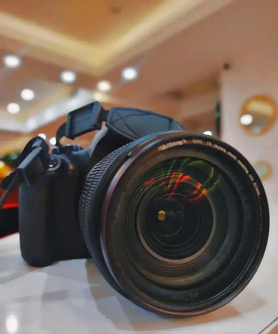 دوربین کنون  d2000 دست دو