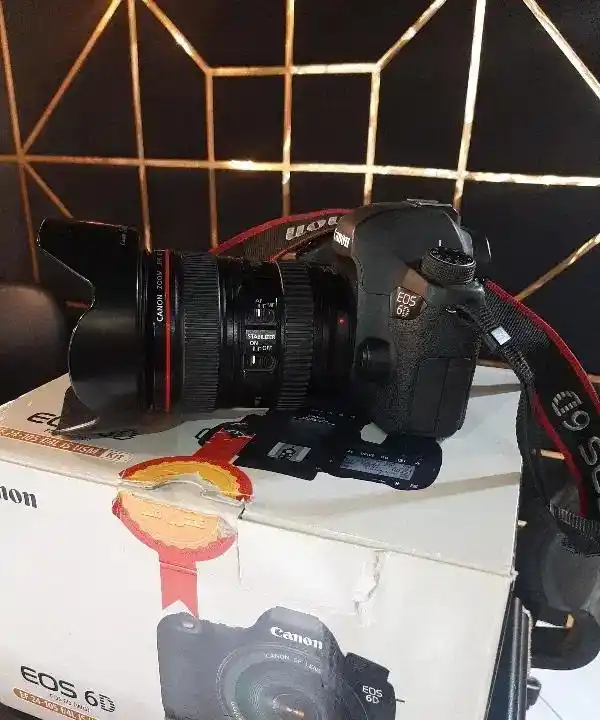 دوربین کنون 6D دست دو