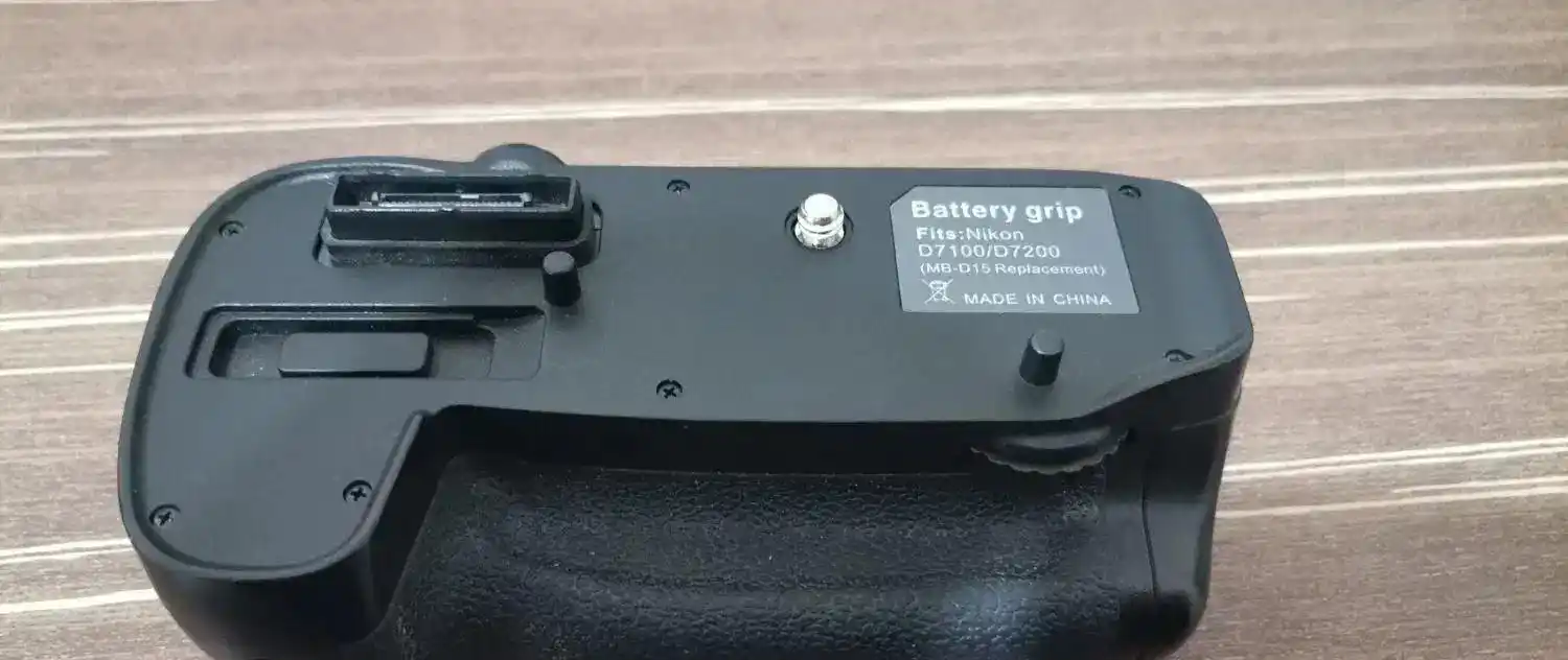 گریپ نیکون D7200 دست دو