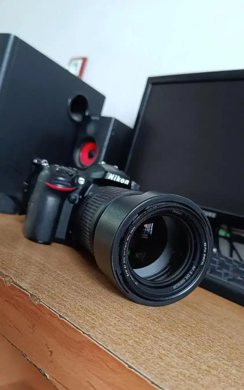 دوربین حرفه ای nikon مدل D7200 دست دو