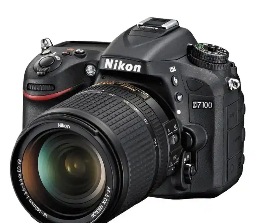 دوربین نیکون D7100 دست دو