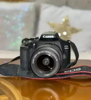 دوربین عکاسی کانن دست دوم Canon EOS 2000D kit EF-S 18-55mm f/3.5-5.6 IS stm(300 شات) دست دوم