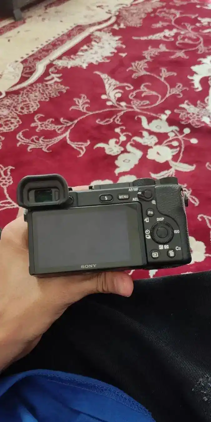 a6400 سونی 16.50 باطری اضافه اورجینال شارژر دست دو