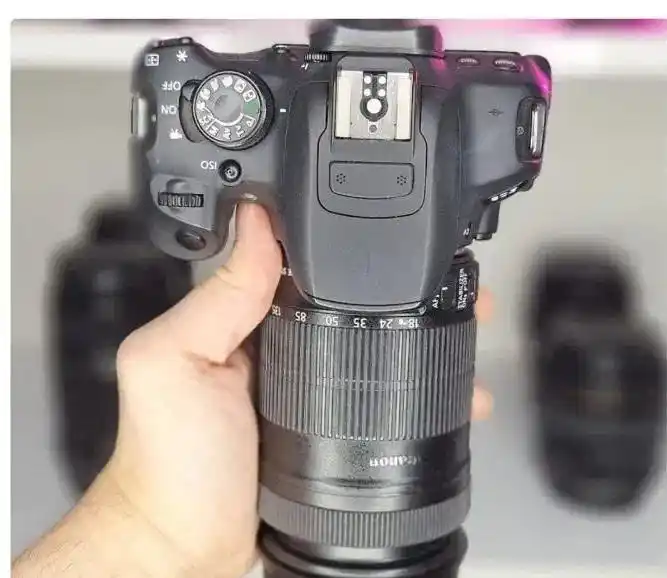 دوربین حرفه ای D700canon دست دو