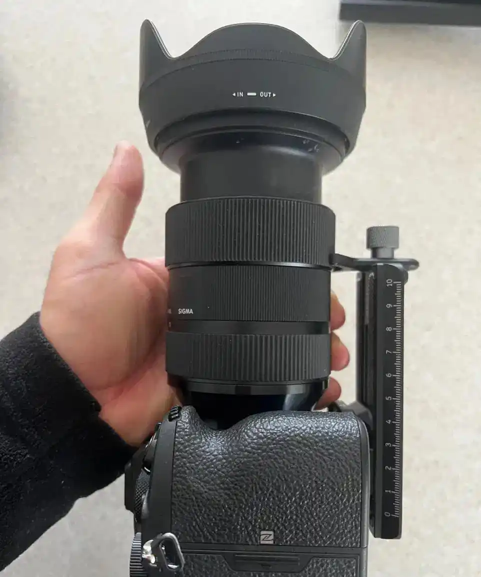 دوربین سونی A7R IV با لنز و گیمبال دست دو