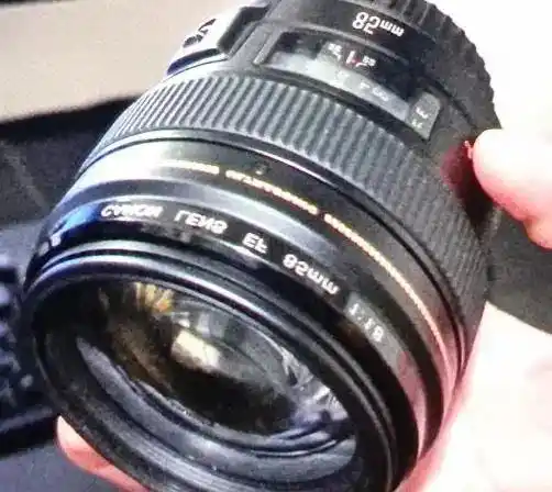 لنز کنون ۸۵ 85mm f1.8 دست دو