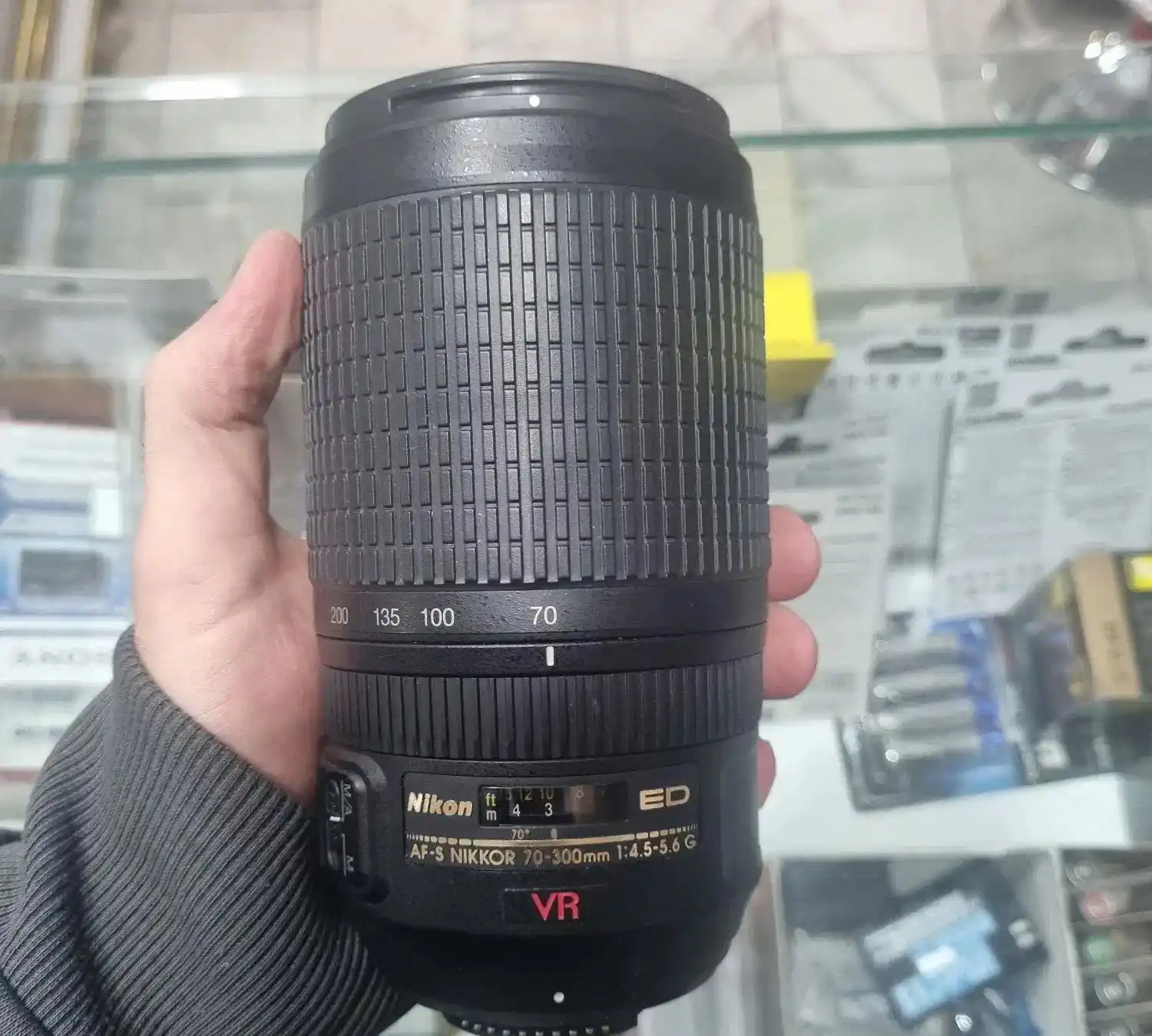 لنز ۷۰-۳۰۰ لرزشگیردار نیکون دست دو