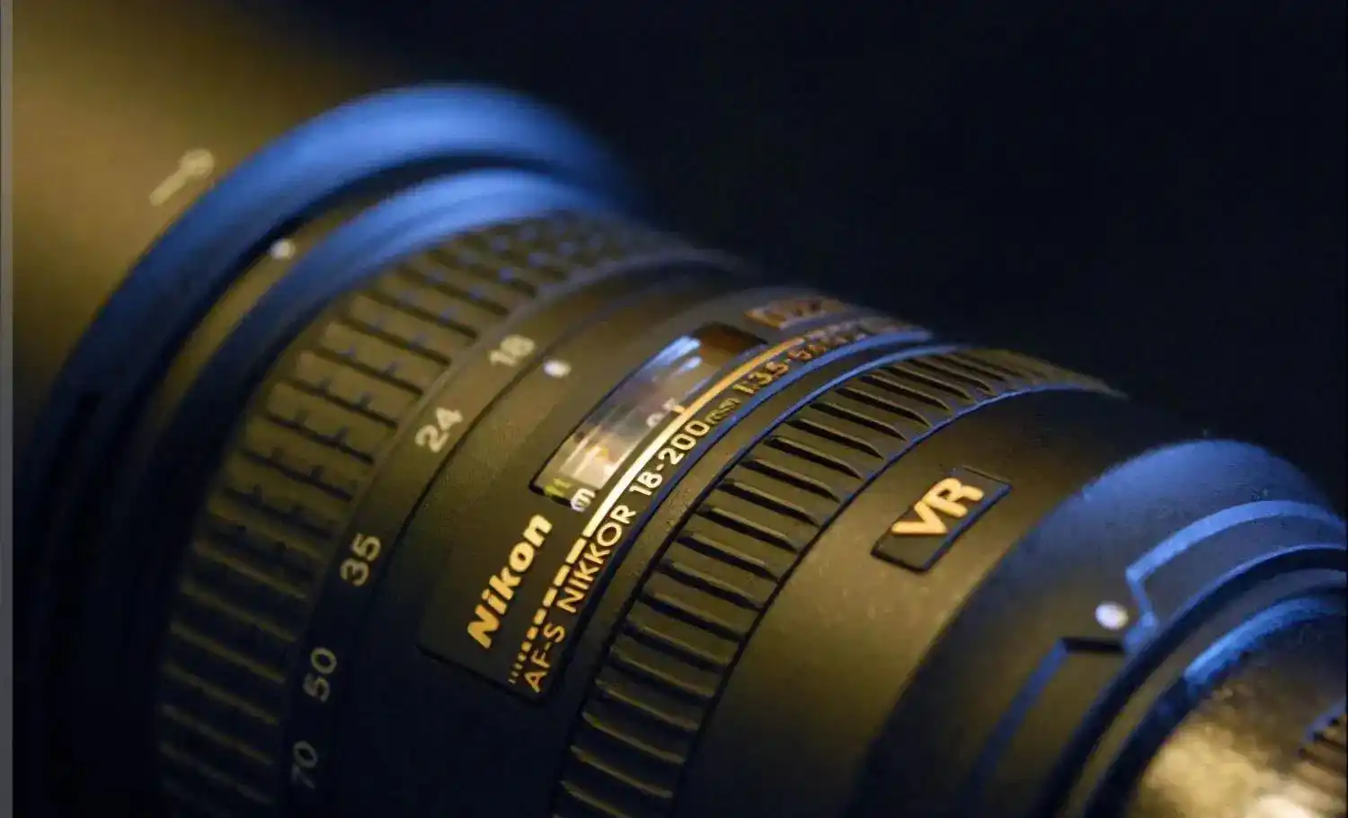 دوربین عکاسی نیکون به همراه لنز 18/200VR دست دو