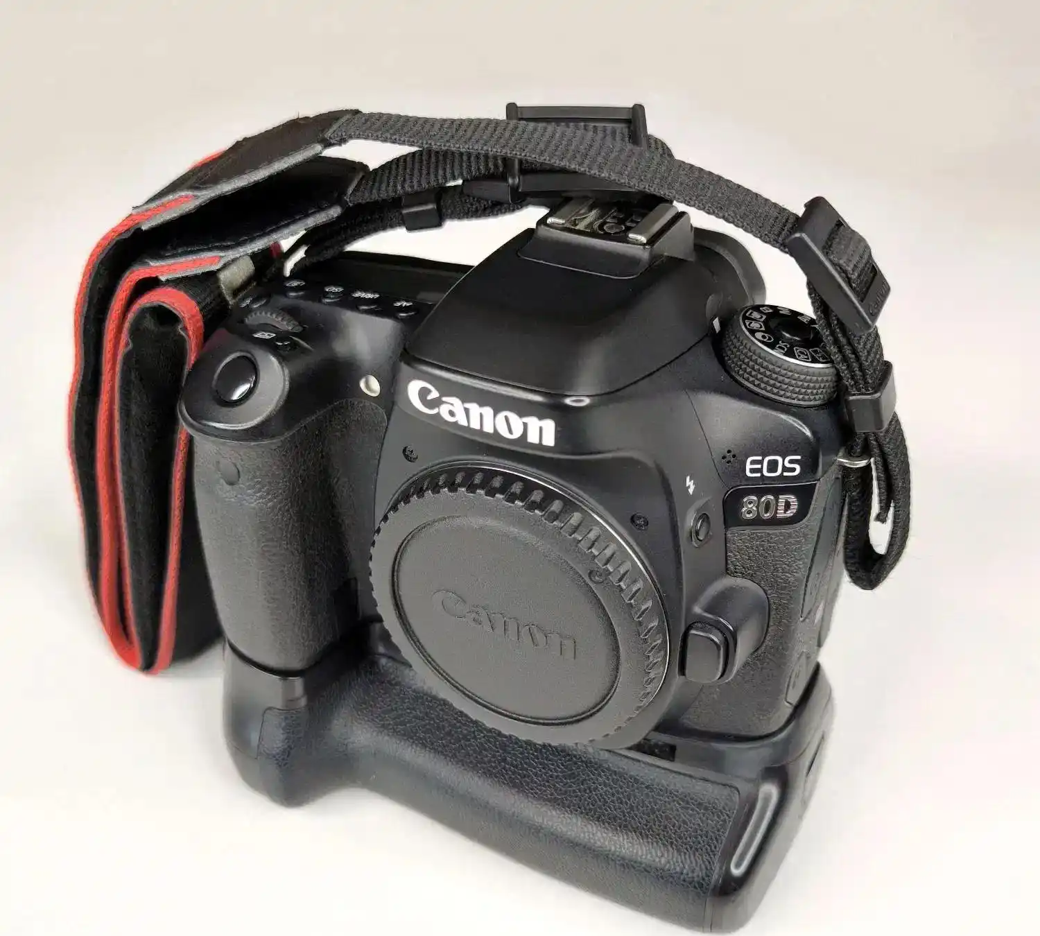 دوربین Canon 80D + لنزها آکبند + گریپ و لوازم کامل دست دو