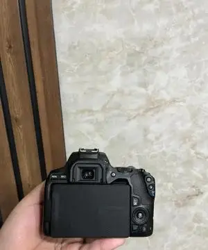 دوربین کنون 250d دست دوم
