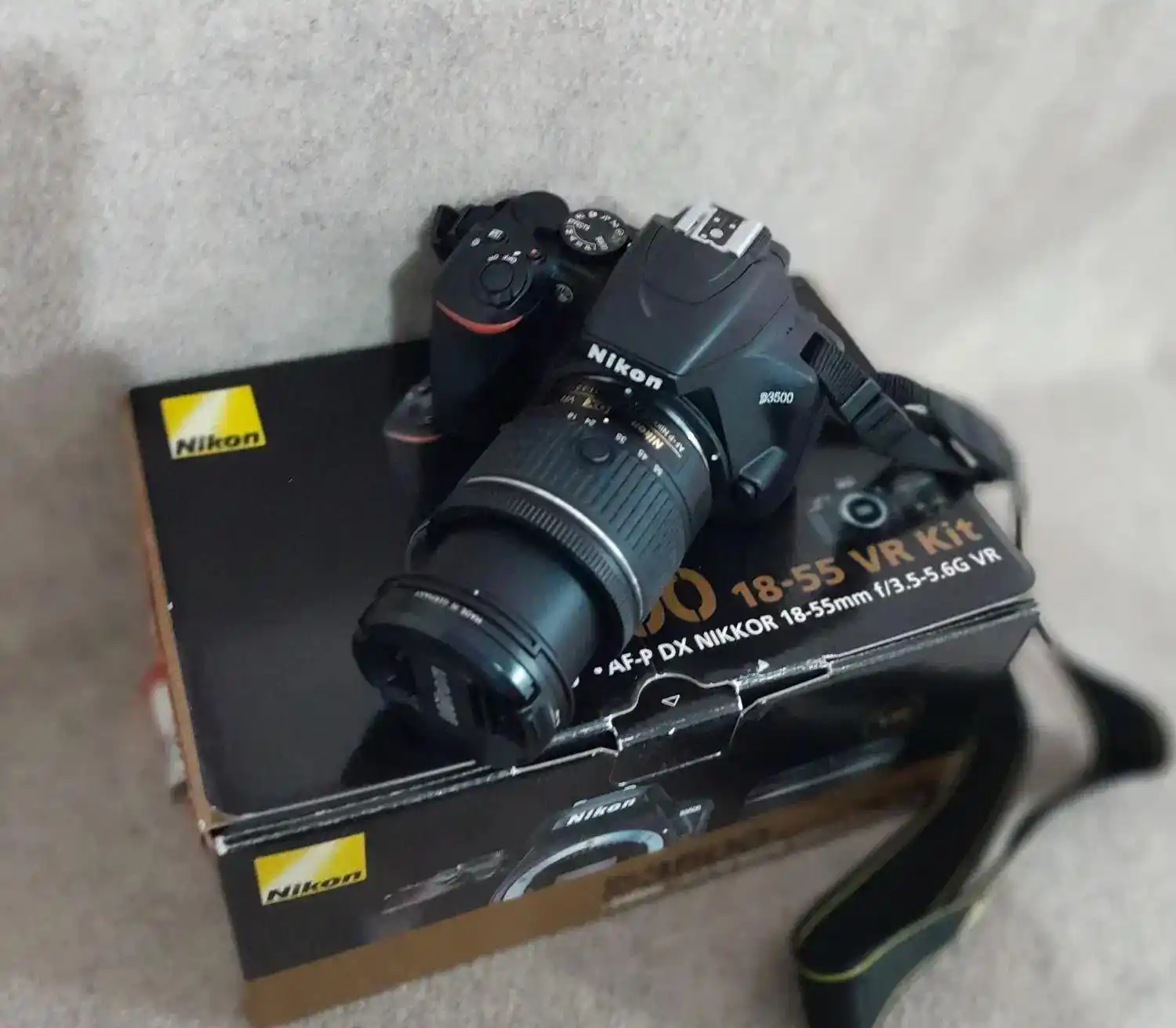 دوربین نیکون D3500 دست دو