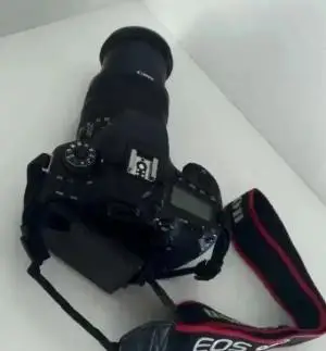 دوربین کانن مدل 90D لنز 18/135 (زیر ۱۰۰۰ شات) دست دوم