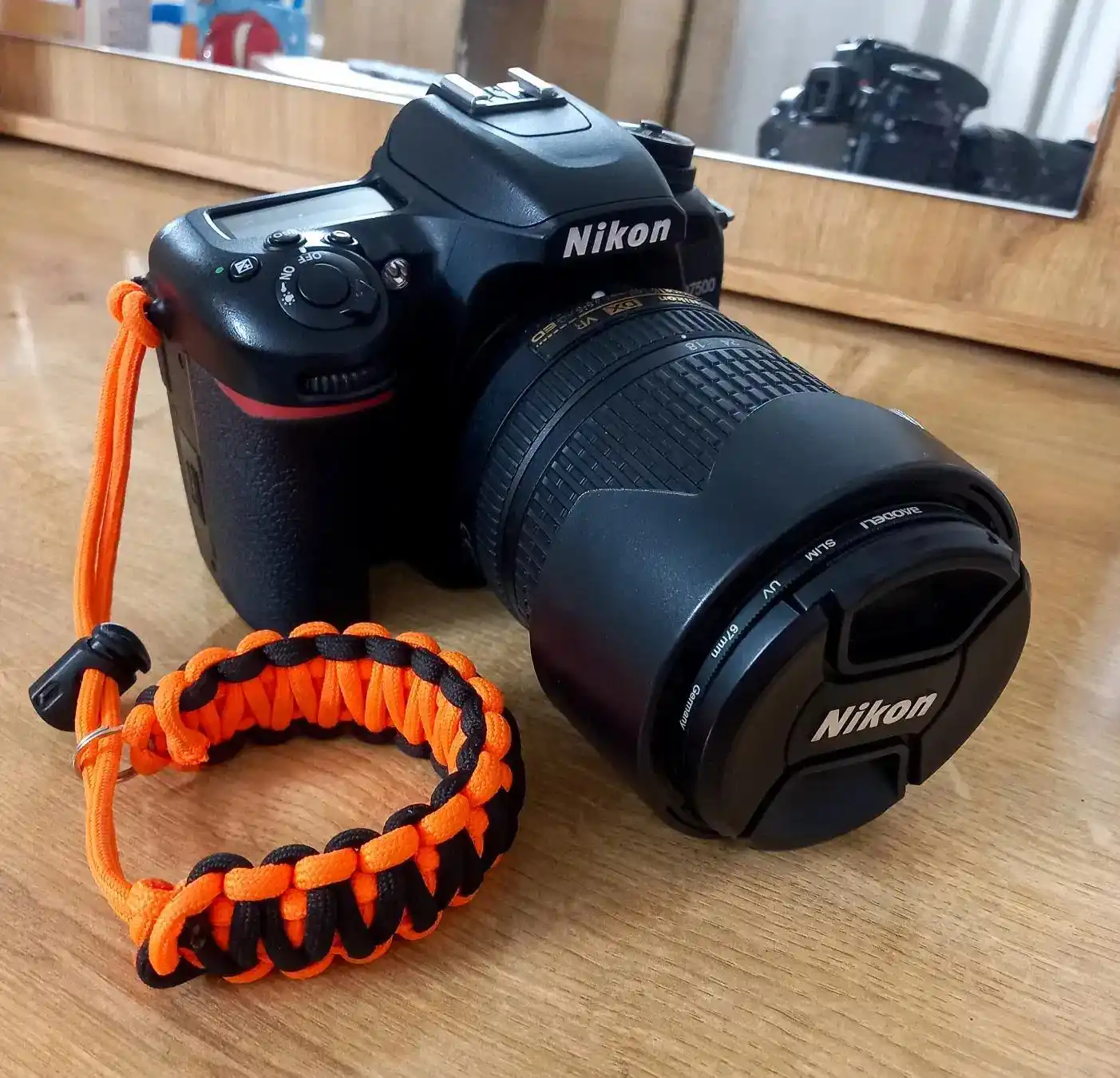 دوربین نیکون مدل D7500 دست دو