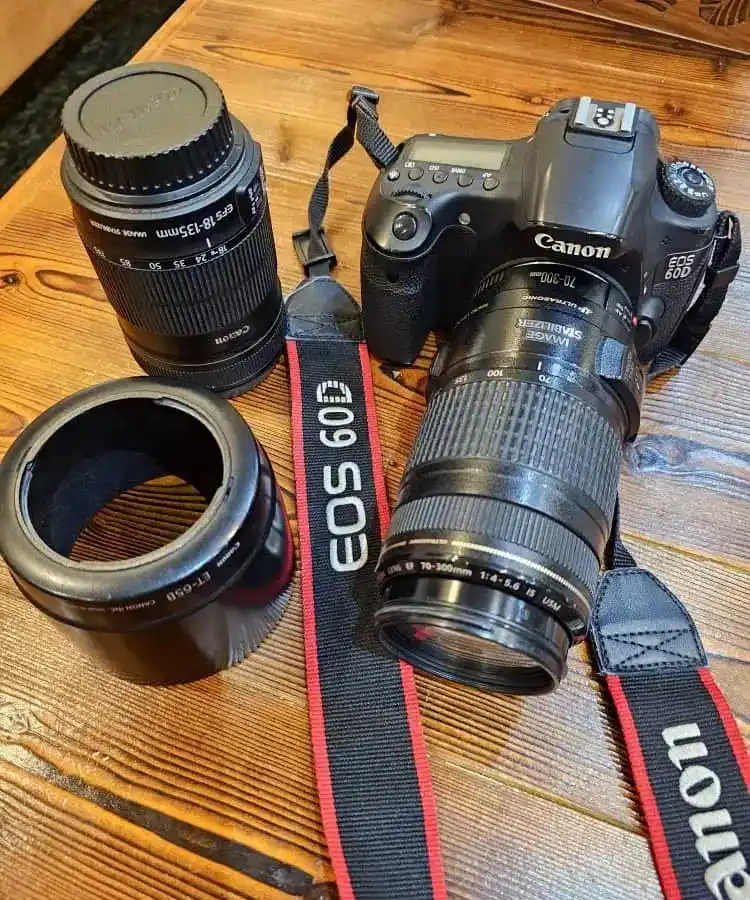 دوربین عکاسی 60D همراه دو عدد لنز و فلش  استثنائی دست دو
