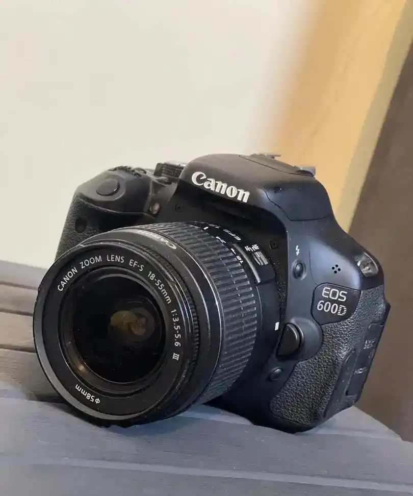 دوربین کنون ۶۰۰D دست دو