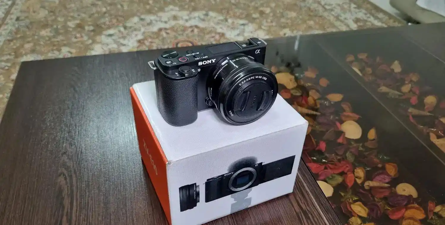 دوربین سونی sony ZV-E10 با لنز 16-50 دست دو