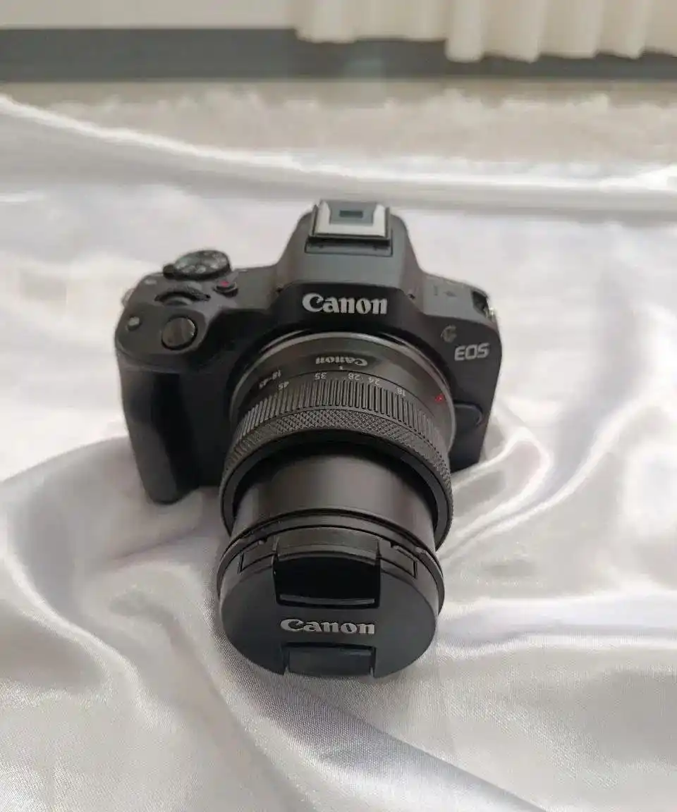 دوربین کانن r50 دست دو