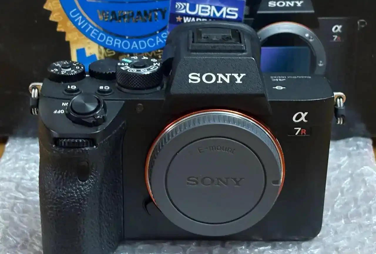 دوربین Sony A7R IV دست دو
