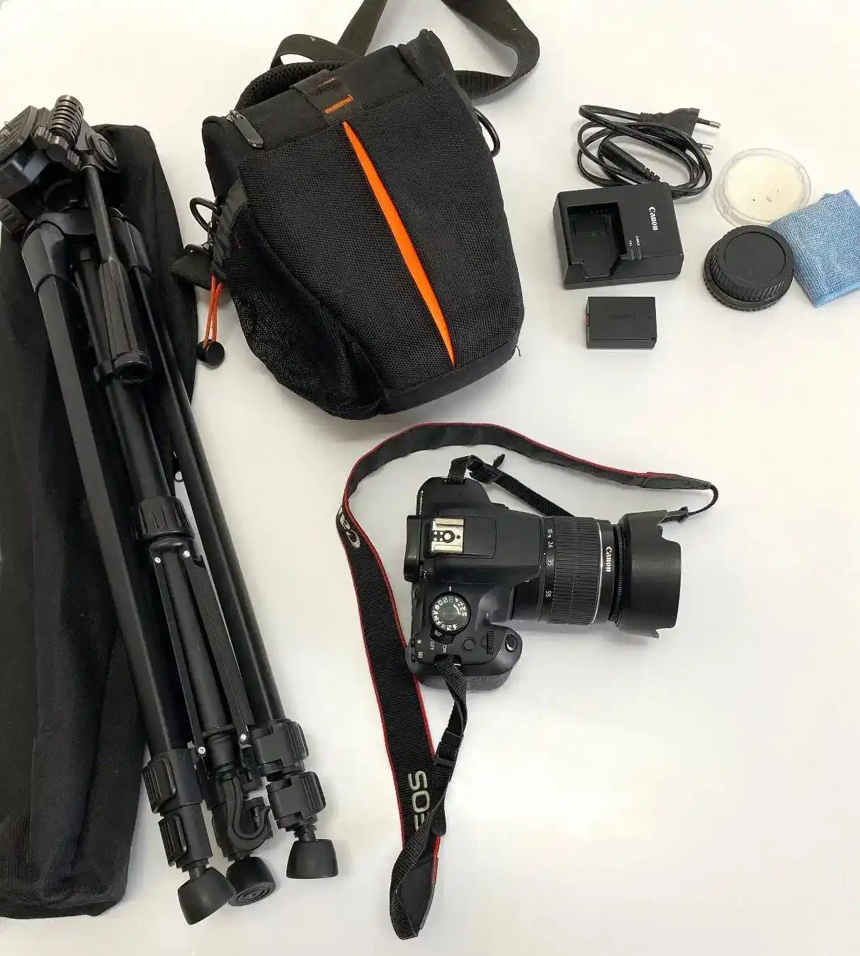 دوربین کنون1300Dبا لنز18.55 دست دو