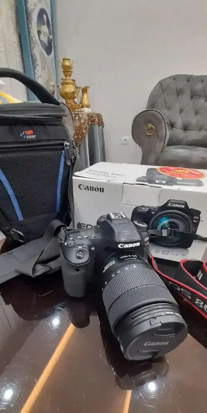 دوربین80D کنون دست دو