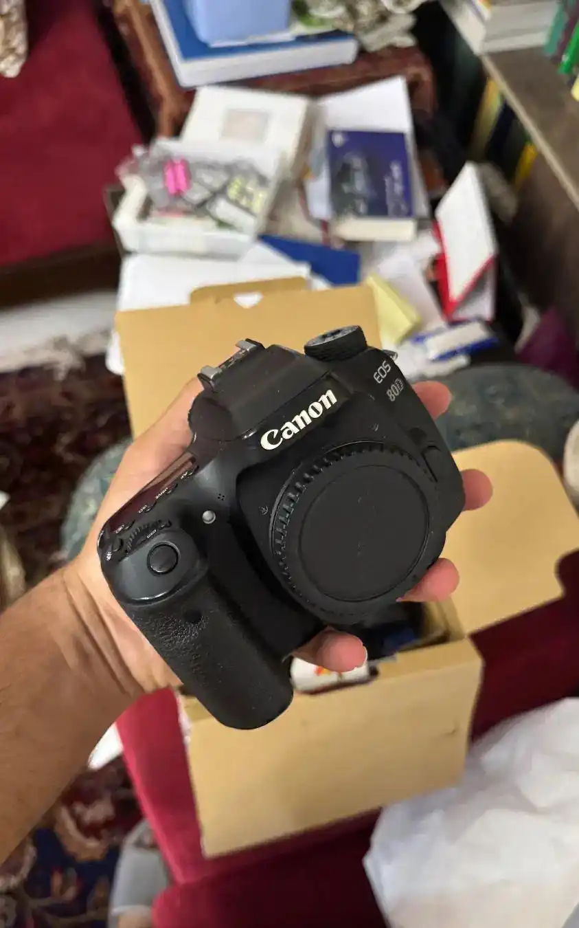 Canon 80d دوربین کنون ۸۰ دی دست دو