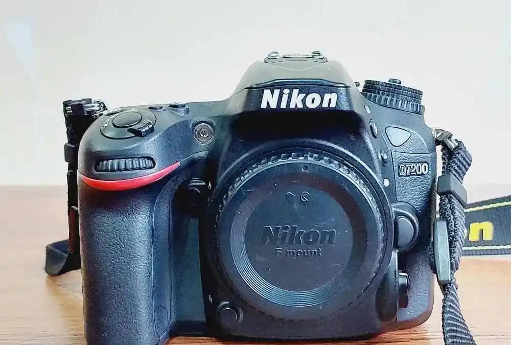 دوربین عکاسی Nikon D7200 دست دو