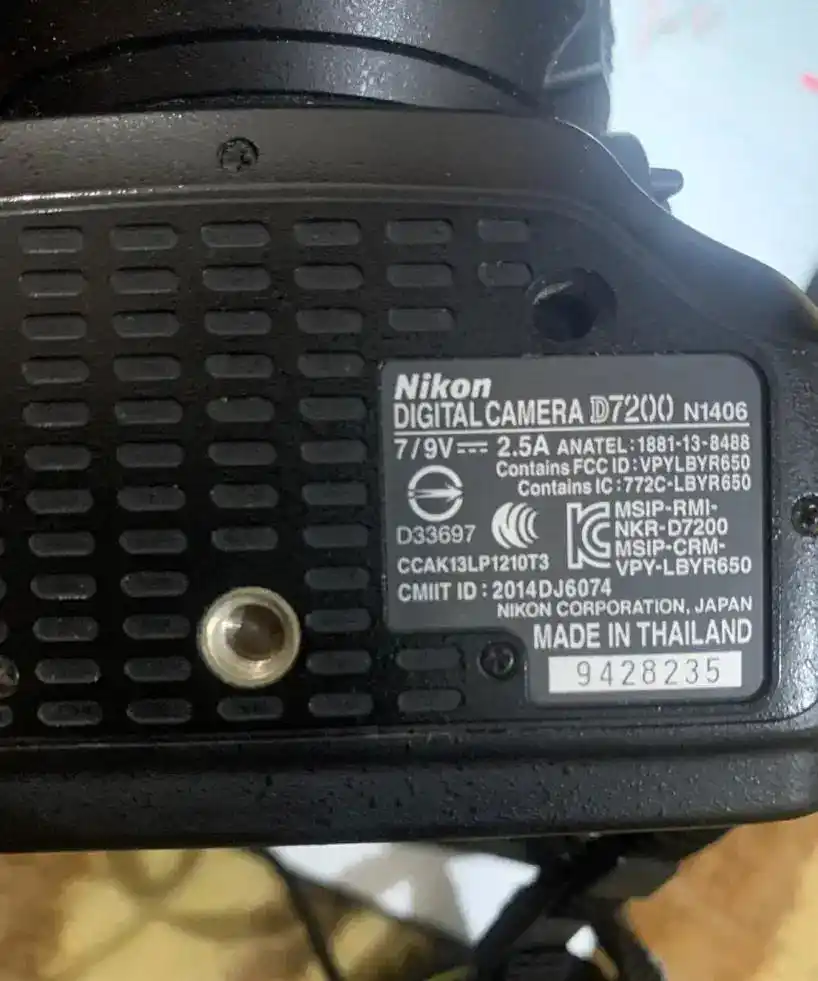 دوربین D7200 دست دو