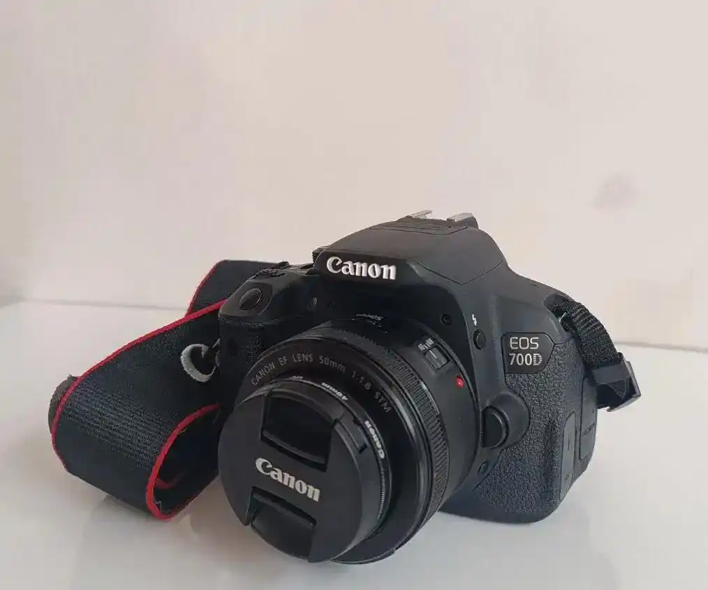 دروبینcanon700D دست دو