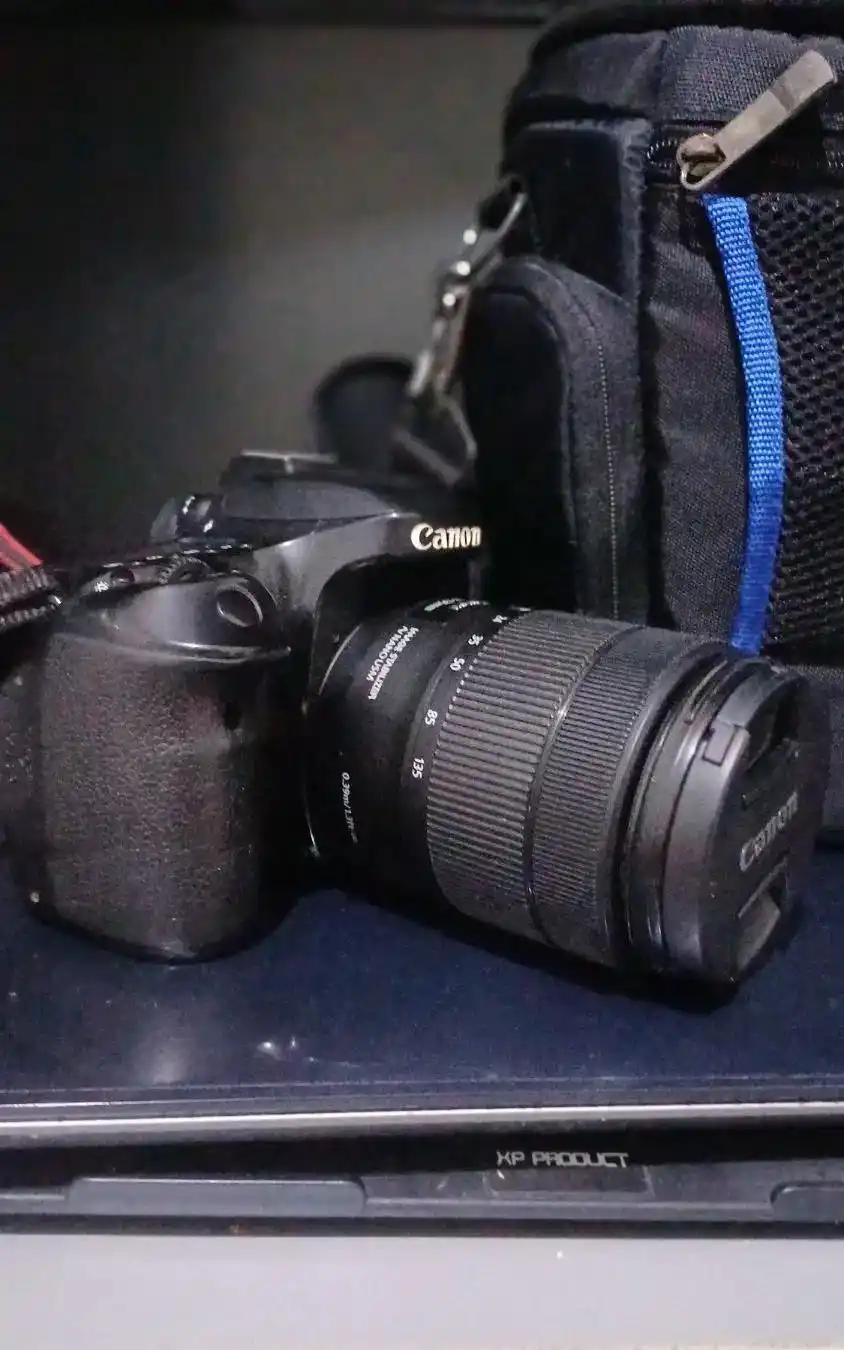 دوربین canon 80D دست دو