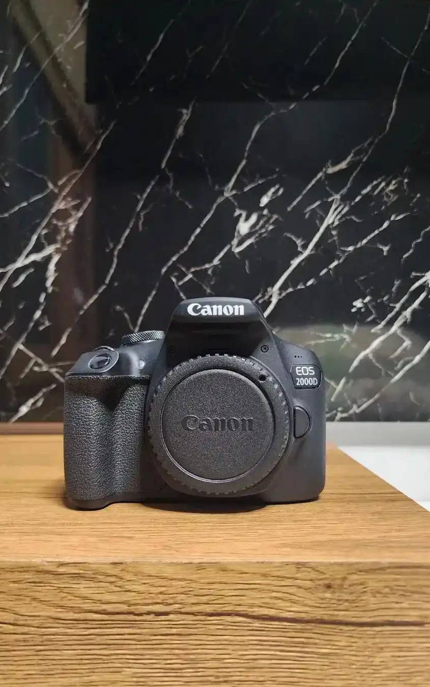 دوربین canon 2000d دست دو