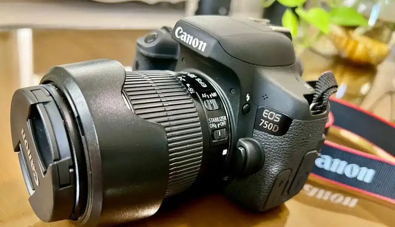 دوربین 750D دست دو